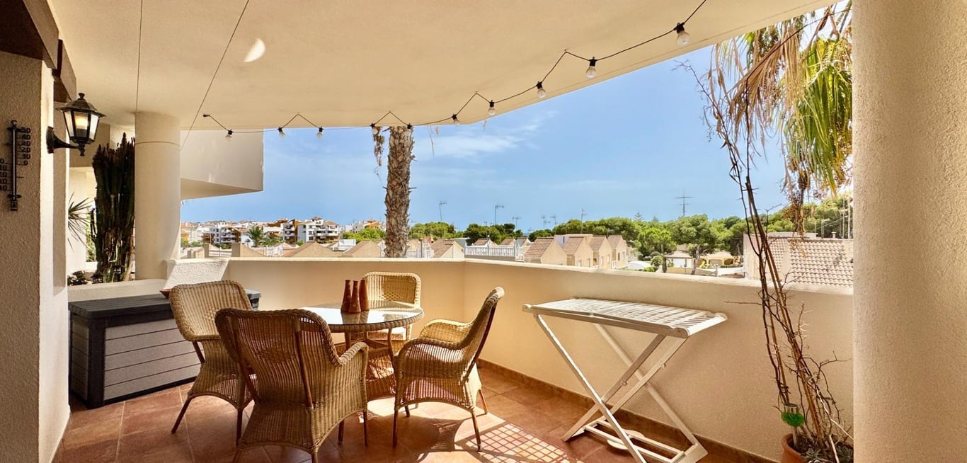 Apartment in Punta Prima - Image 2