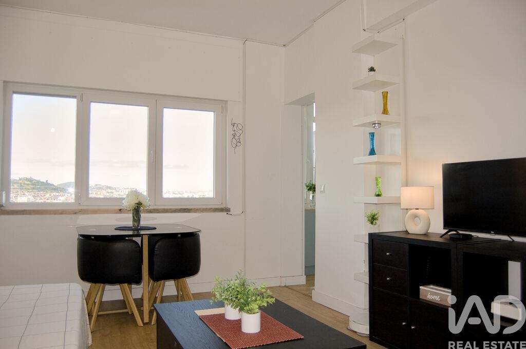 Apartment in Damaia - Image 3