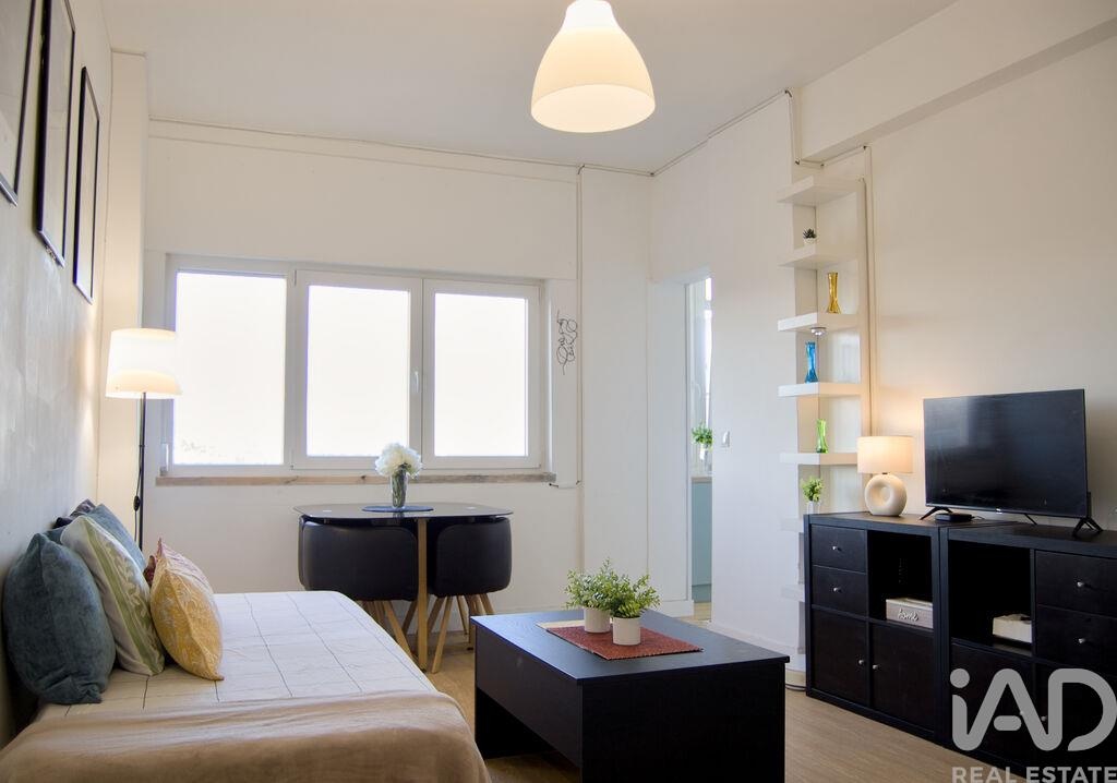 Apartment in Damaia - Image 2