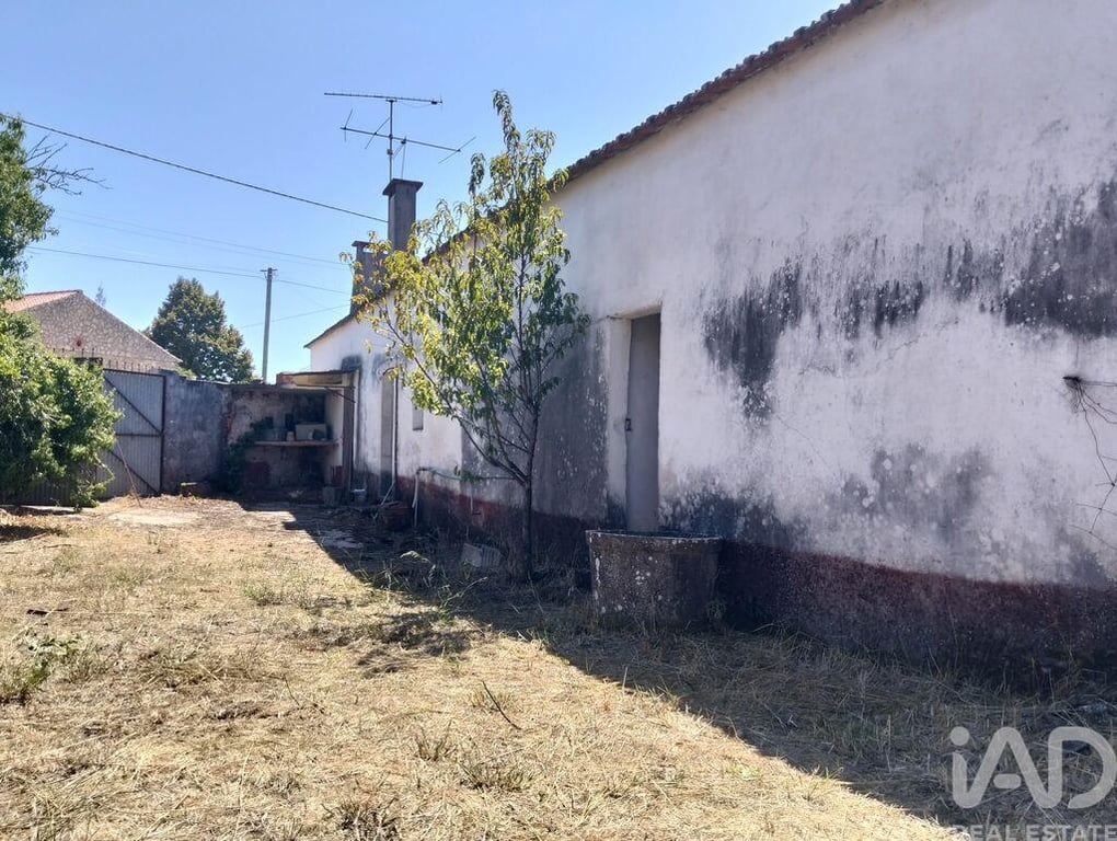 House in Brogueira - Image 3