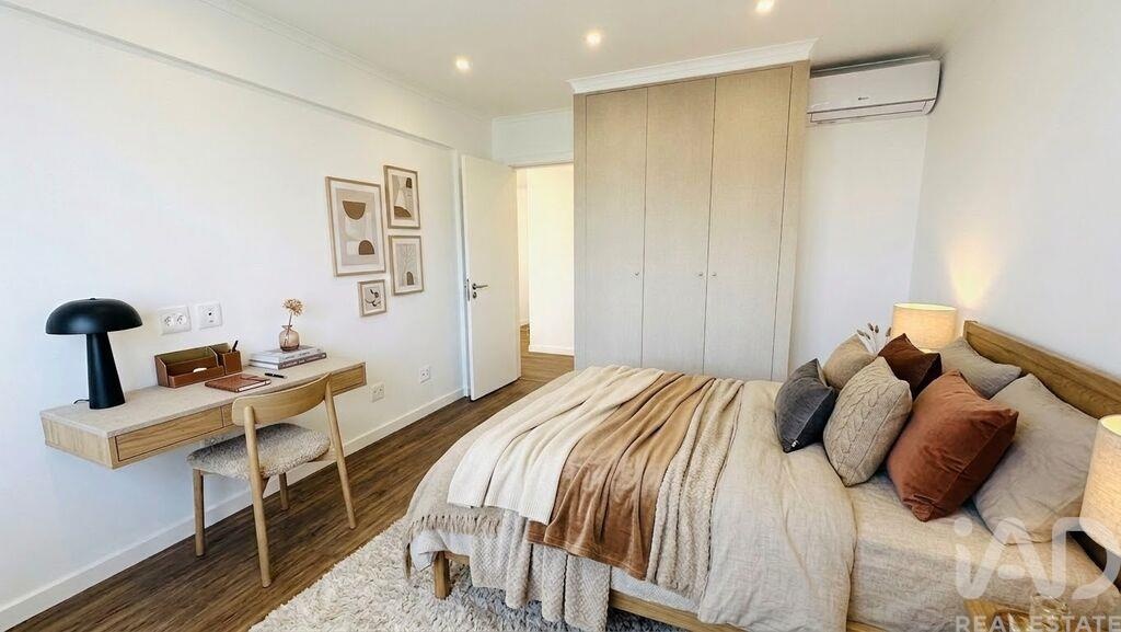 Apartment in Almada - Image 2