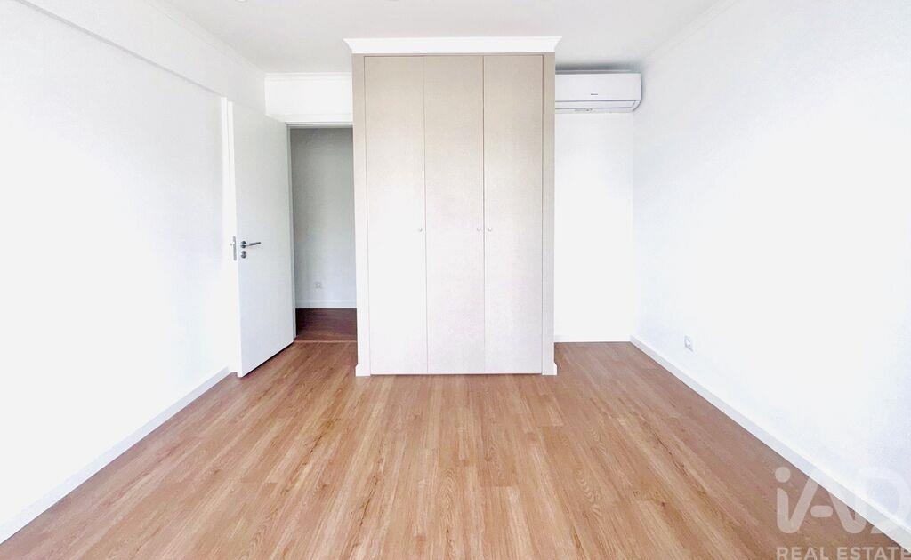 Apartment in Almada - Image 3