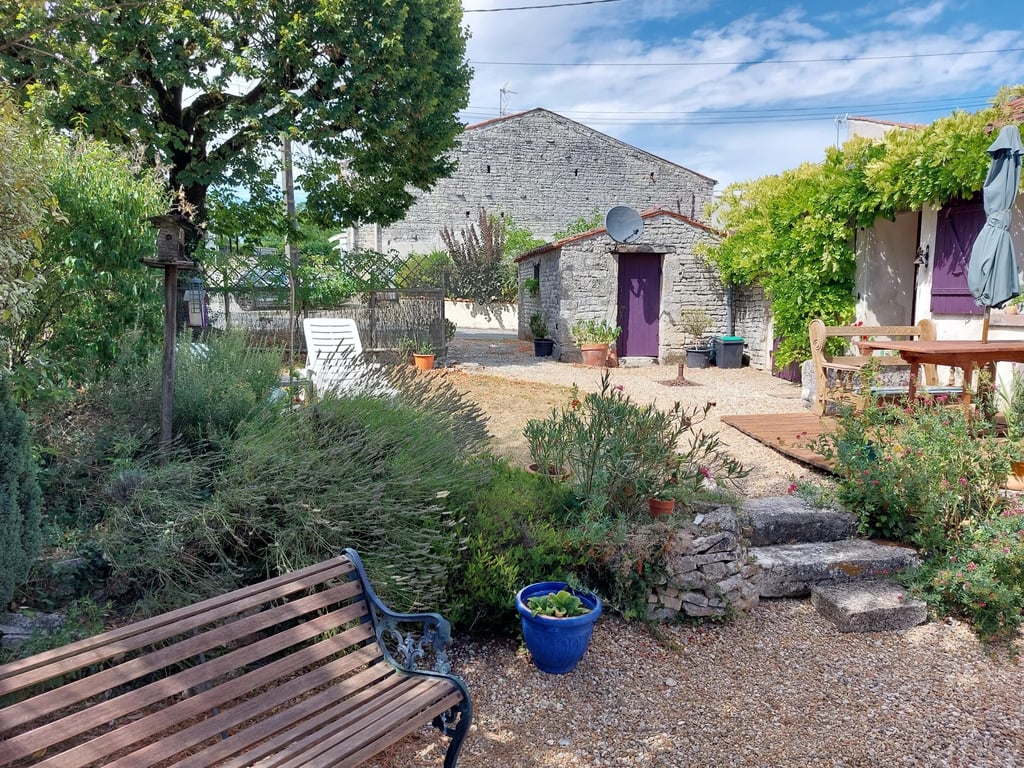 House in Saint-Mande-sur-Bredoire - Image 2