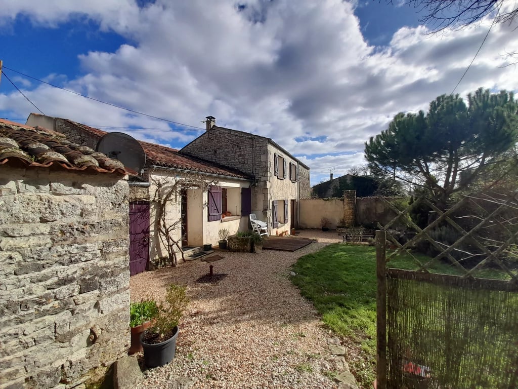 House in Saint-Mande-sur-Bredoire
