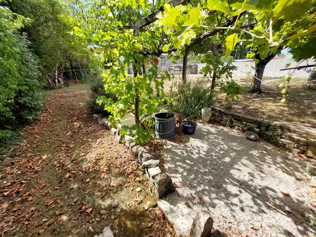 House in Saint-Mande-sur-Bredoire - Image 3