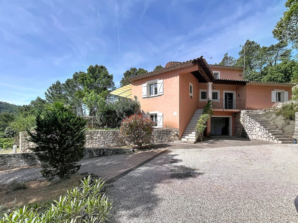 House in Correns - Image 3
