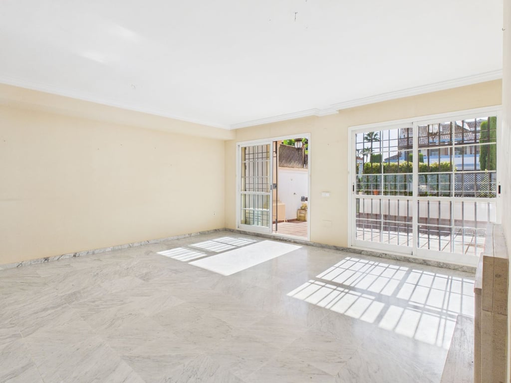 House in Marbella - Image 3