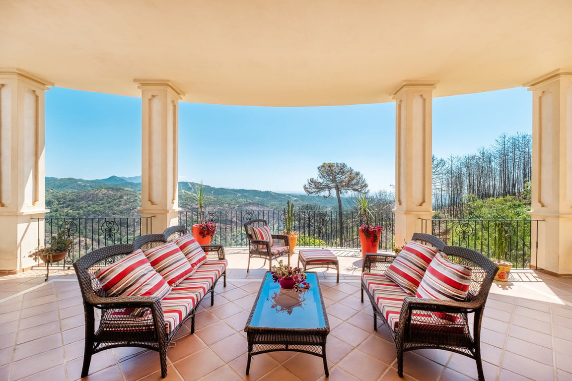 Farm, Ranch or Equestrian in Estepona - Image 3