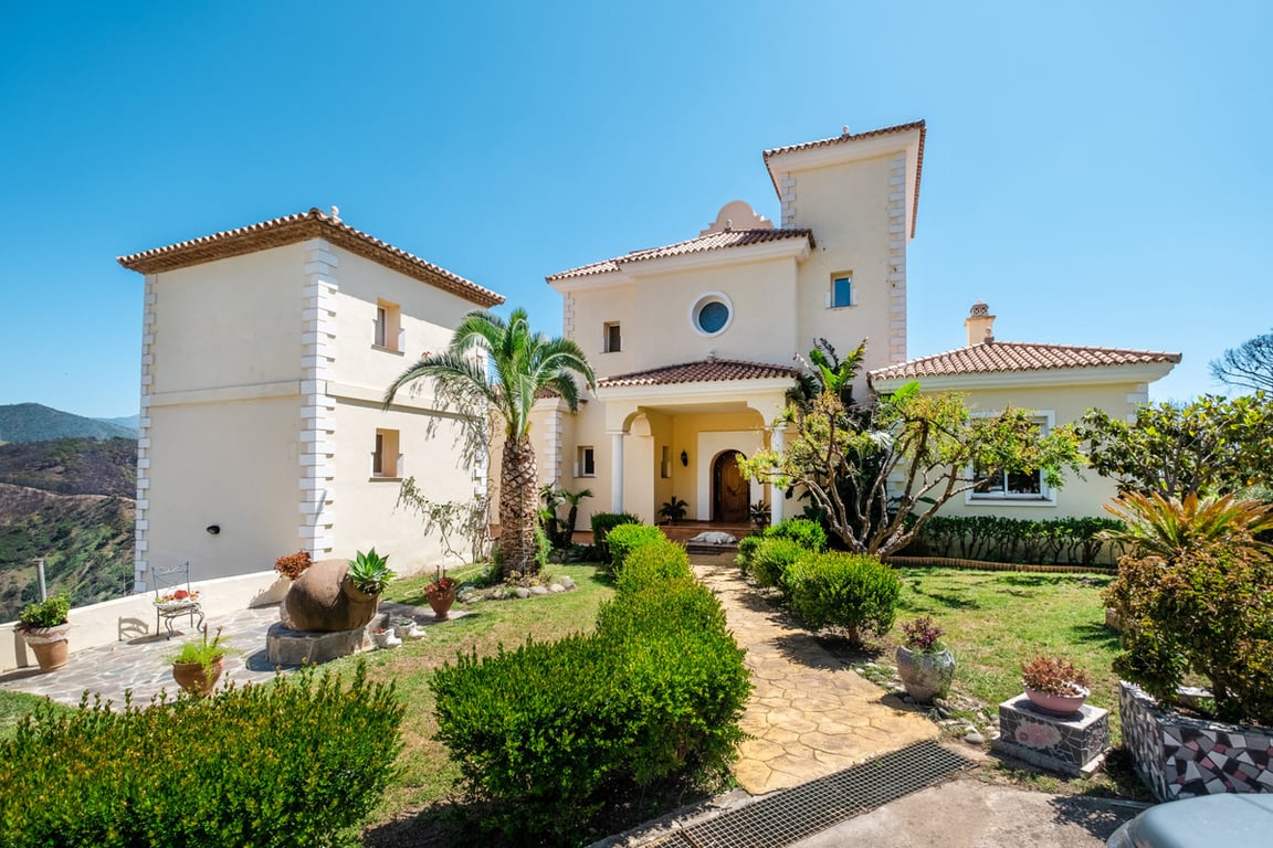 Farm, Ranch or Equestrian in Estepona