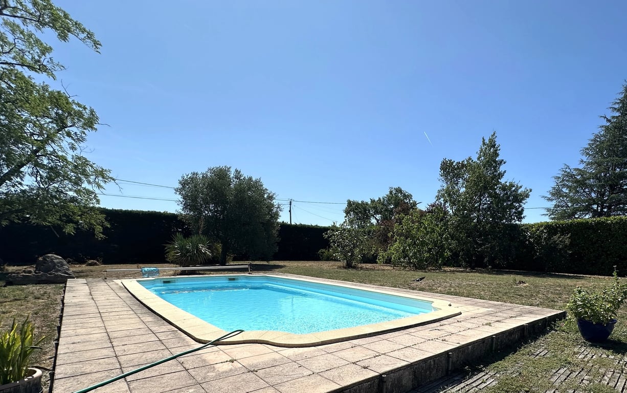 House in Saint-Etienne-de-Lisse - Image 2