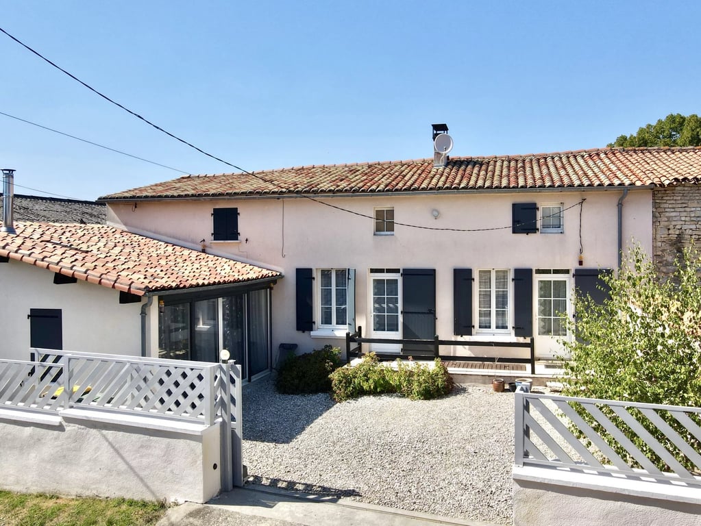 House in Saint-Front