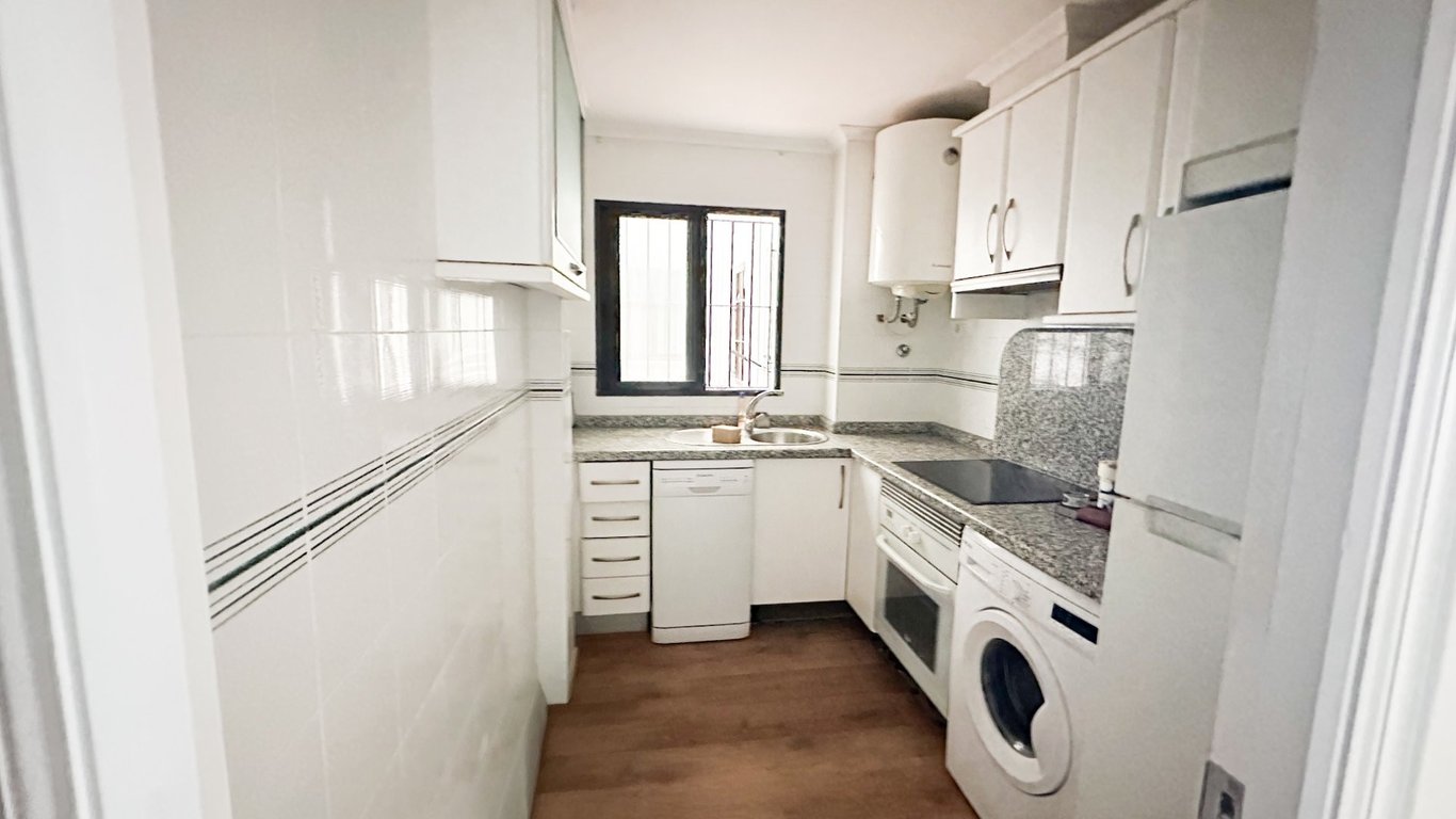 Apartment in Torrevieja - Image 2