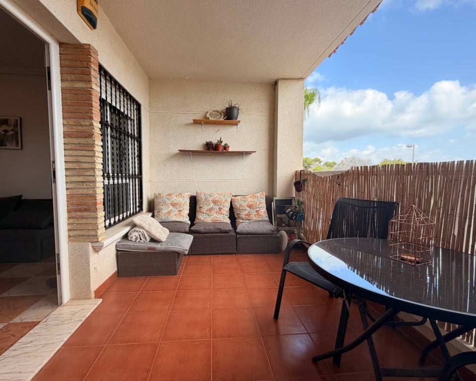 Apartment in Villamartin - Image 3