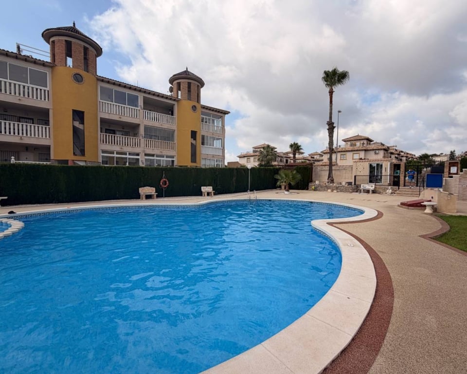 Apartment in Villamartin - Image 2