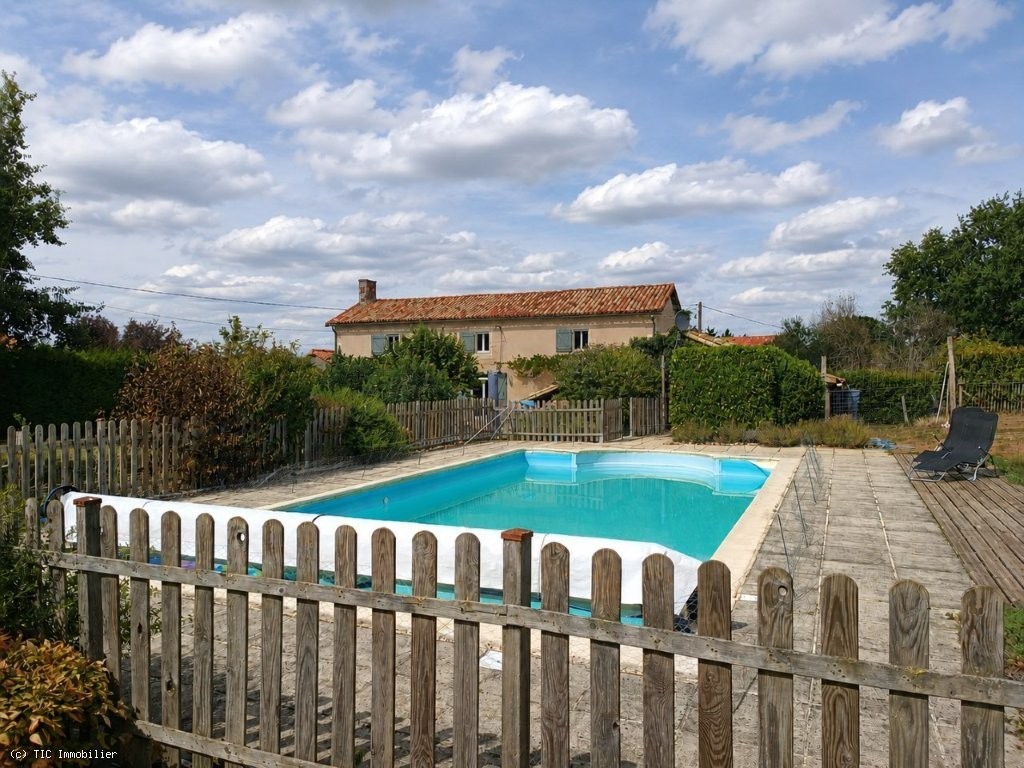 House in La Chapelle-Baton