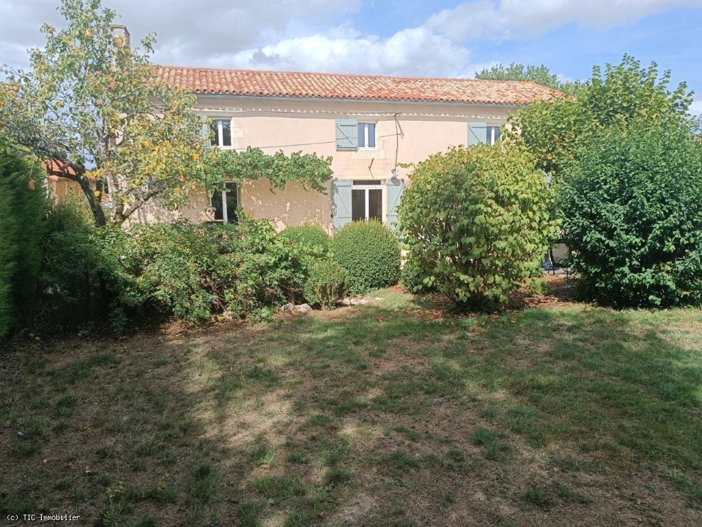 House in La Chapelle-Baton - Image 2
