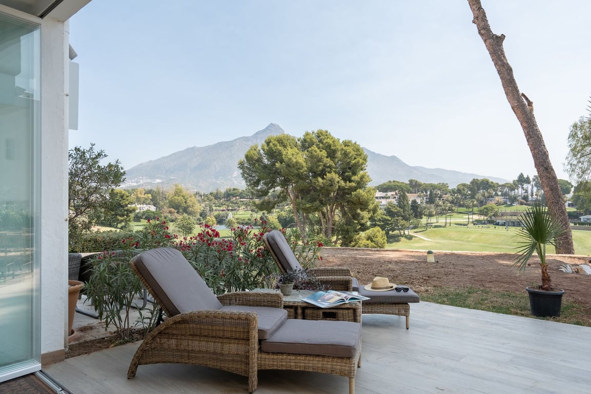 Apartment in Nueva Andalucia - Image 2