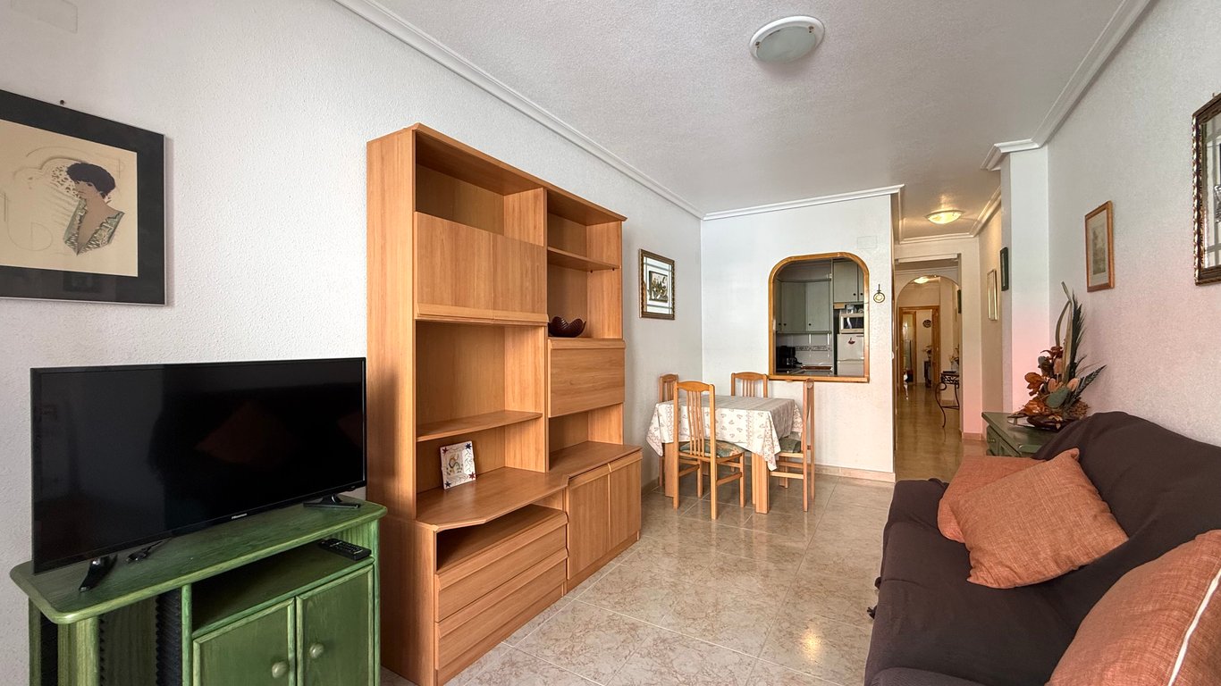 Apartment in Torrevieja - Image 2