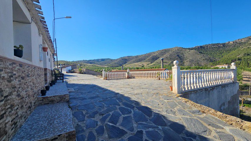 House in Oria - Image 3