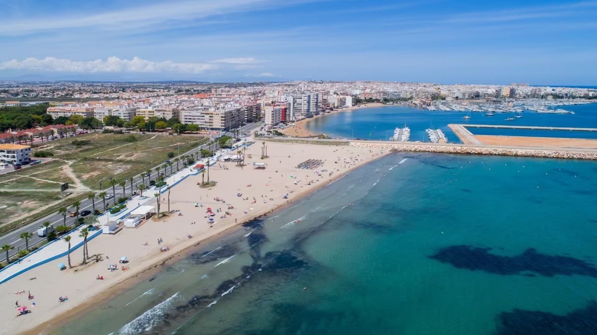 Apartment in Torrevieja - Image 2