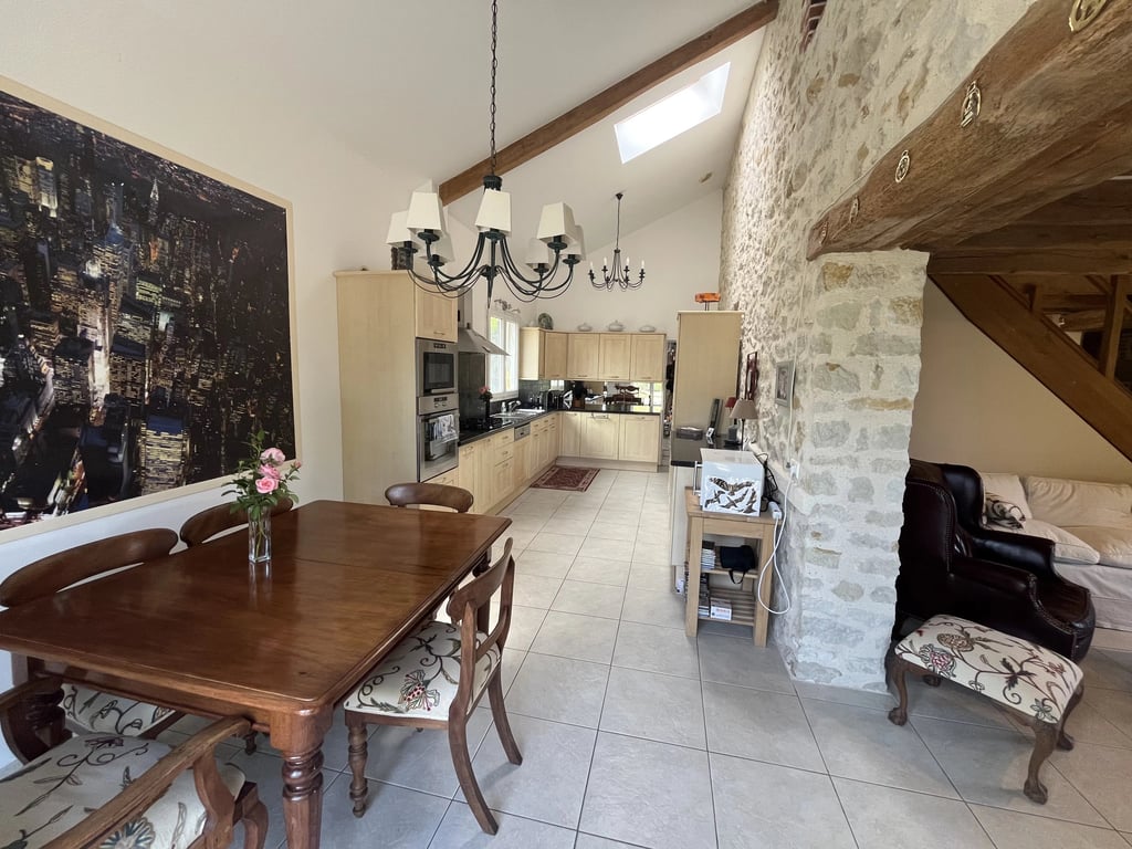 House in Lathus-Saint-Remy - Image 3