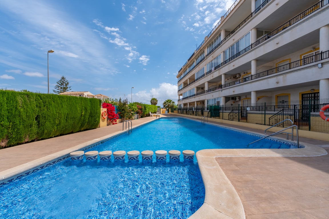 Apartment in Playa Flamenca - Image 2
