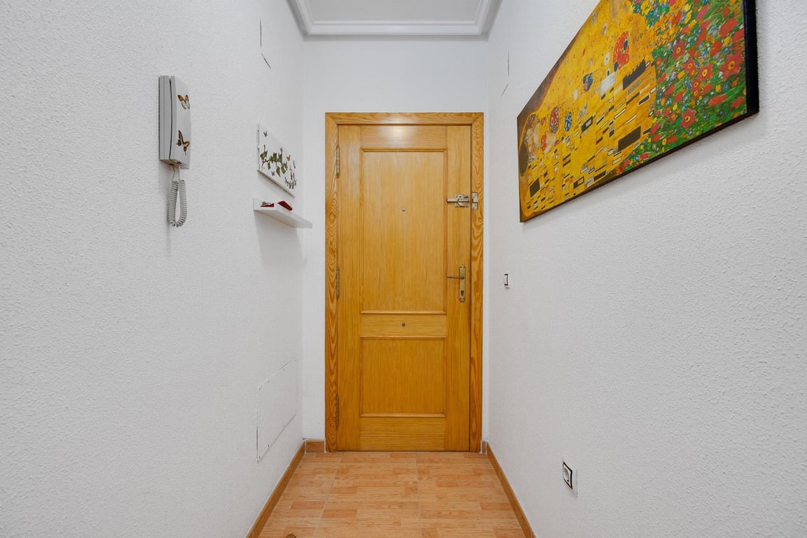 Apartment in Torrevieja - Image 2