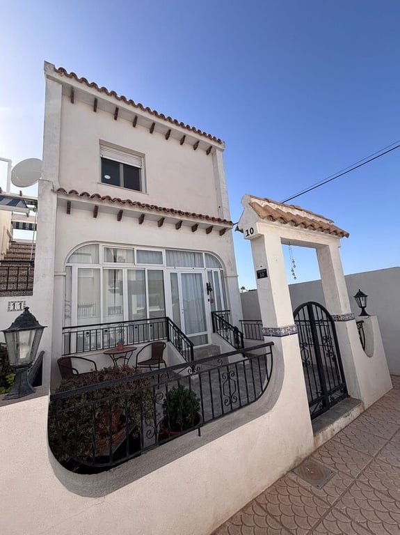 House in Villamartin - Image 2