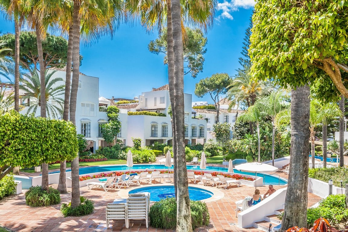 Apartment in Elviria