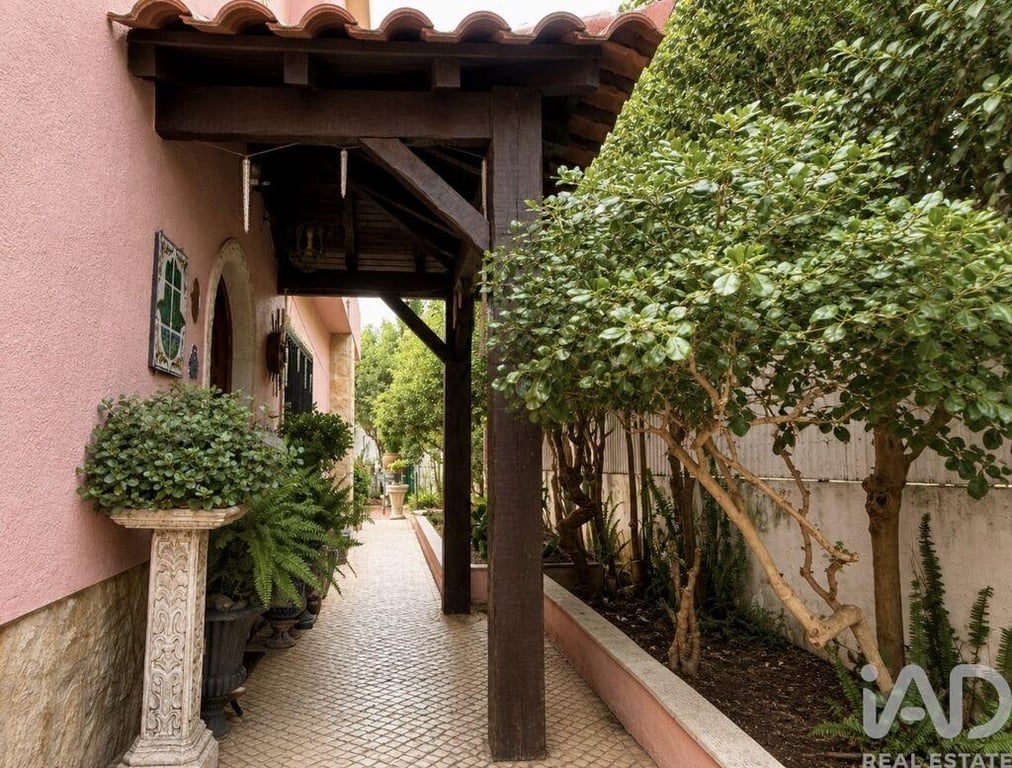 House in Cascais - Image 2