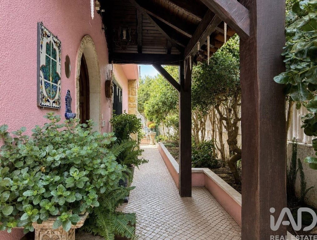 House in Cascais - Image 3