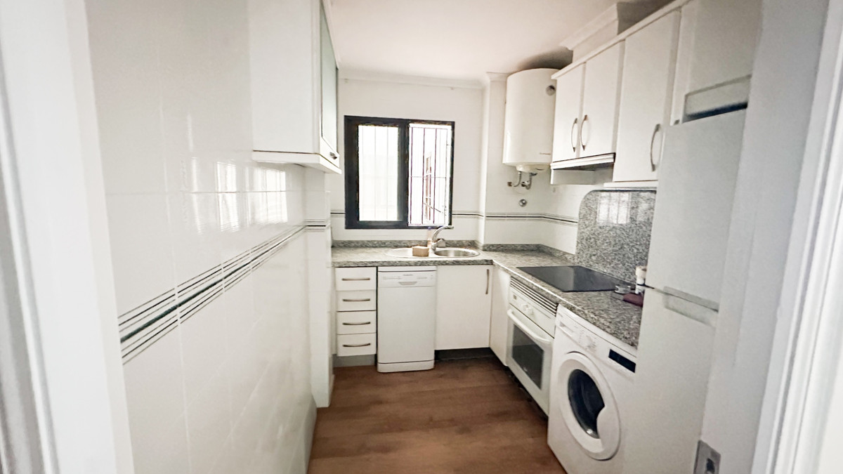 Apartment in Torrevieja - Image 2