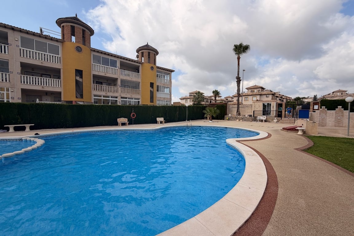 Apartment in Urbanizacion los Balcones - Image 2