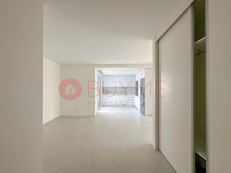 Apartment in Quarteira - Image 2