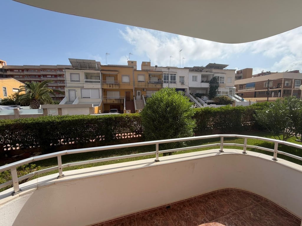Apartment in Punta Prima - Image 2