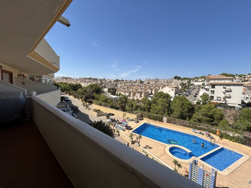 Apartment in Villamartin - Image 3