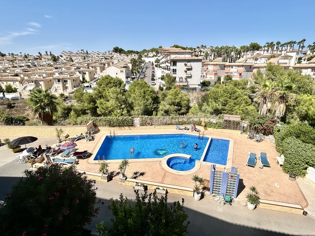 Apartment in Villamartin - Image 2