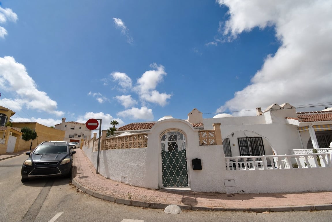 House in Villamartin - Image 3