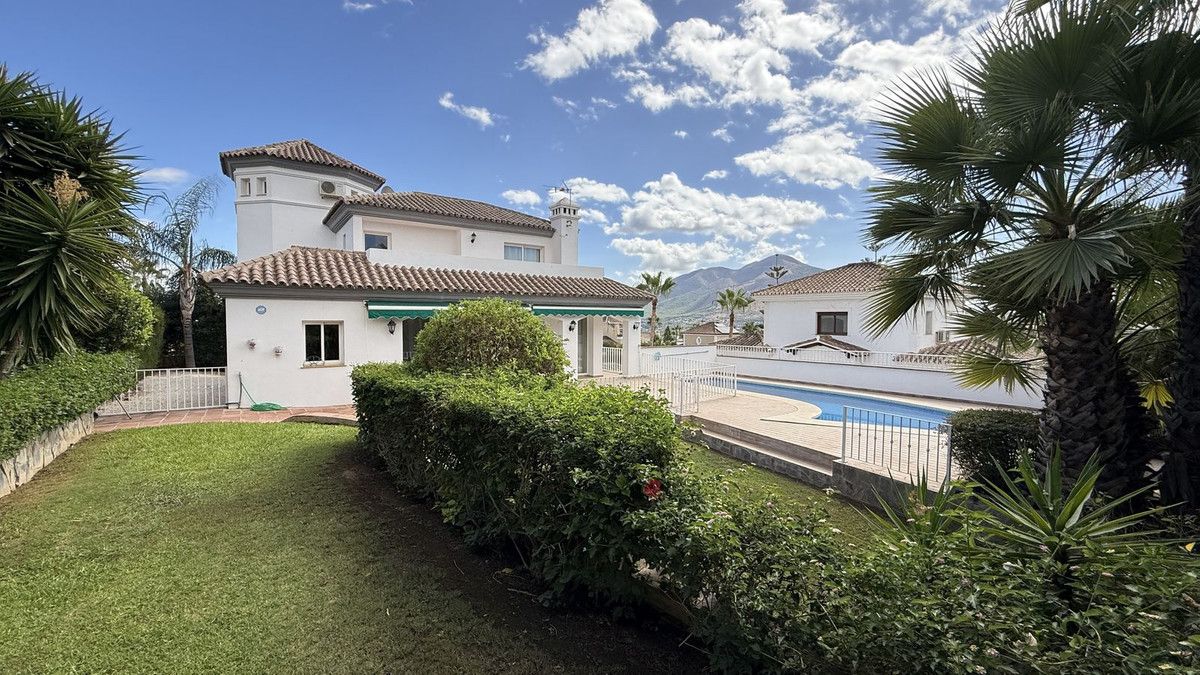 Villa in Coin - Image 2
