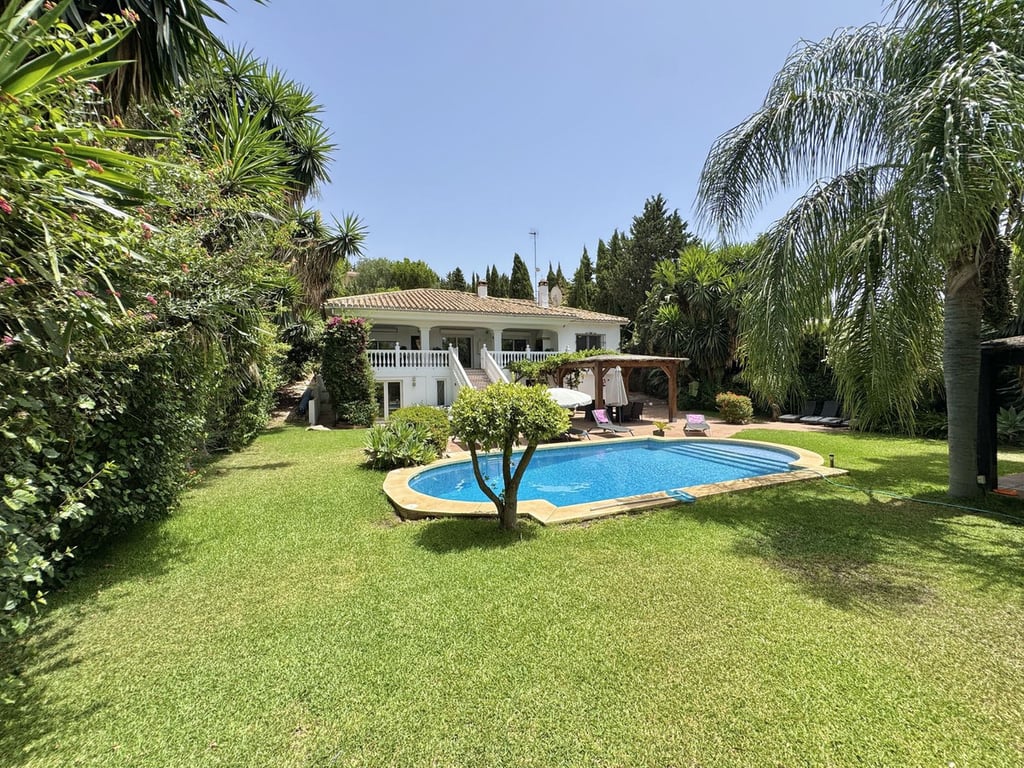 Villa in Mijas Costa - Image 2