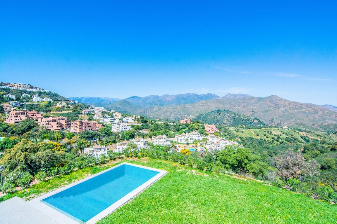 Villa in La Mairena - Image 2