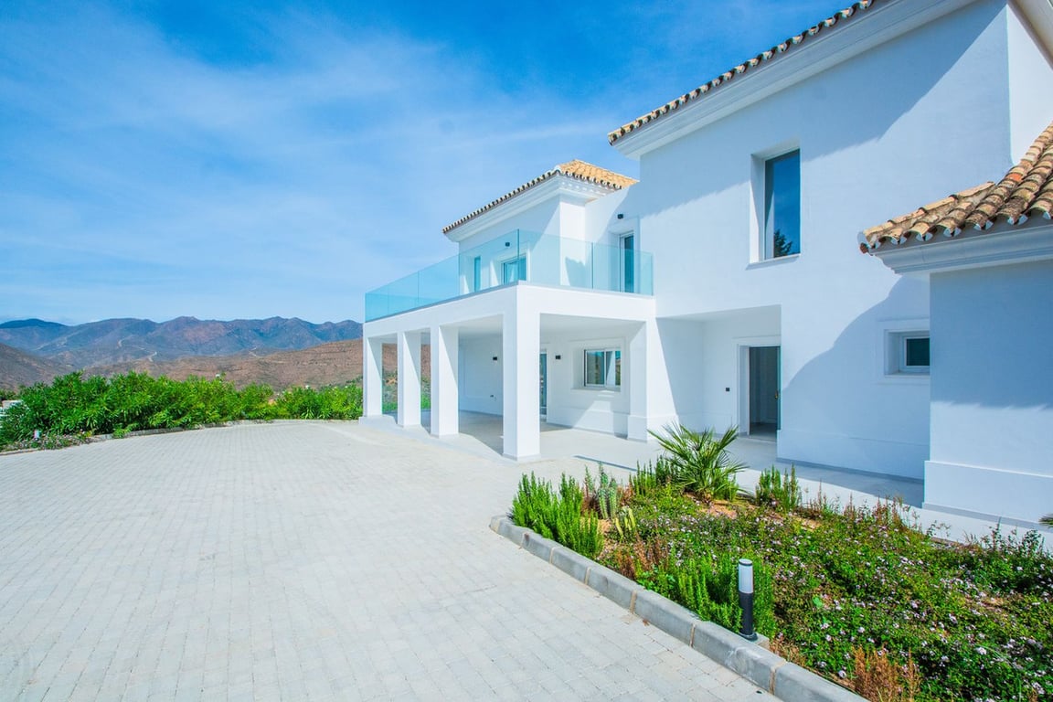 Villa in La Mairena - Image 3