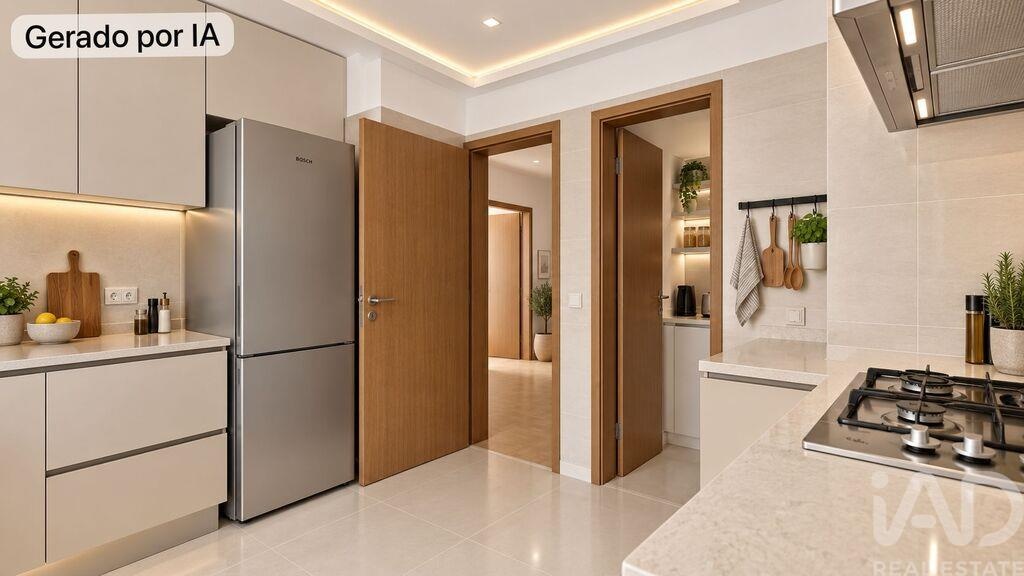 Apartment in Santo Antonio dos Olivais - Image 3