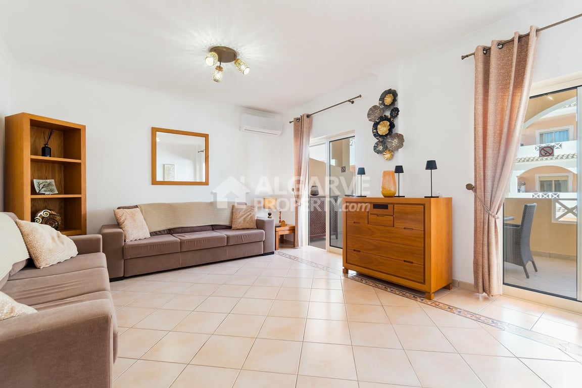 Apartment in Quarteira - Image 2