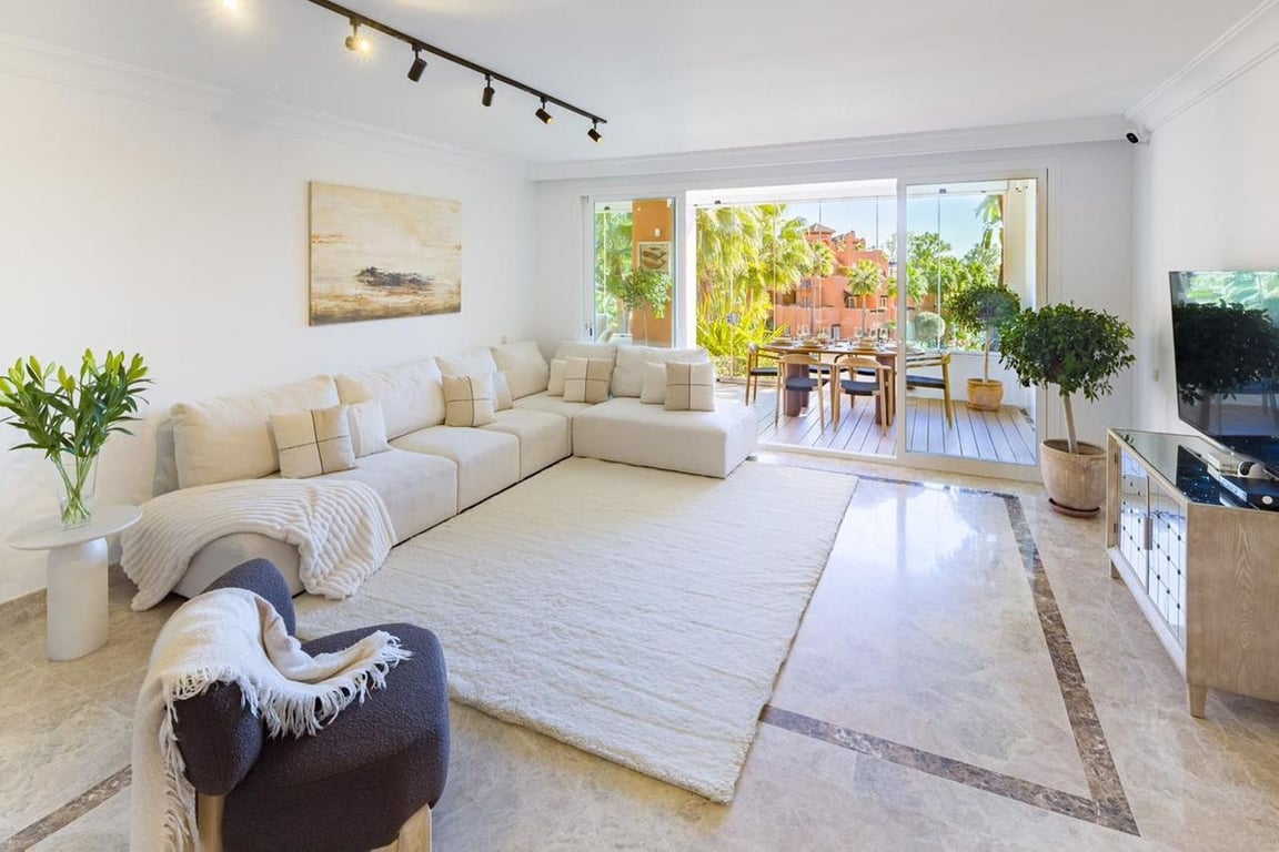 Apartment in Nueva Andalucia - Image 2