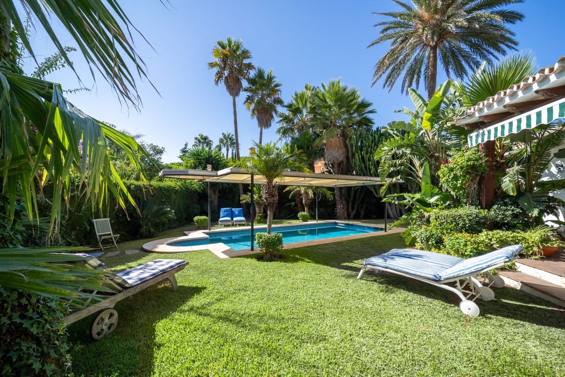 Villa in Artola - Image 2