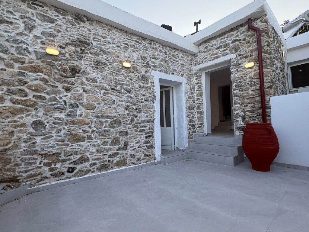 House in Paraspori - Image 3