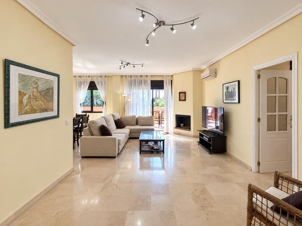 Apartment in Casares - Image 3