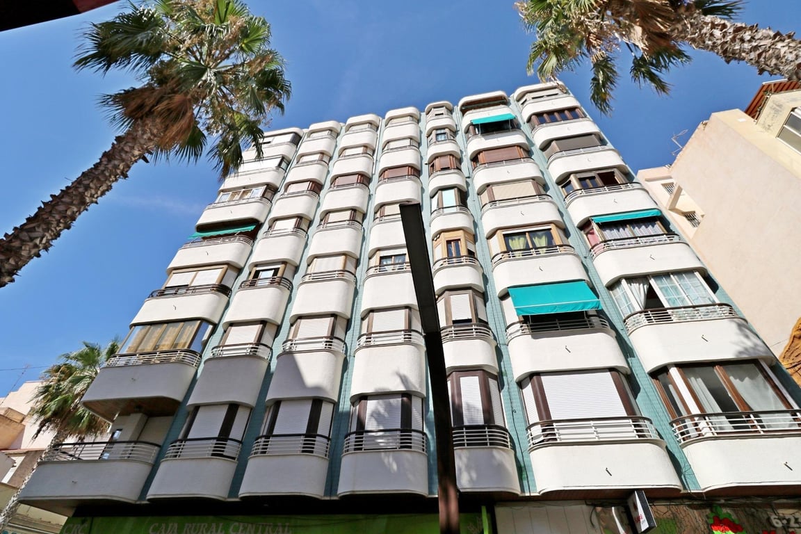 Apartment in Torrevieja - Image 2