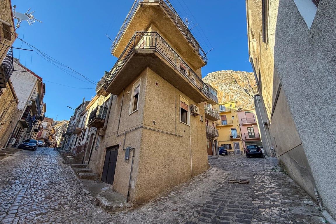 House in Caltavuturo